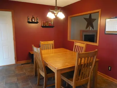 706 E Mckinley Rd, Ottawa, IL 61350 photo 5