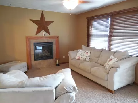 706 E Mckinley Rd, Ottawa, IL 61350 photo 2
