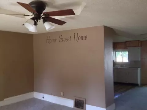 706 Main St, Henry, IL 61537 photo 3