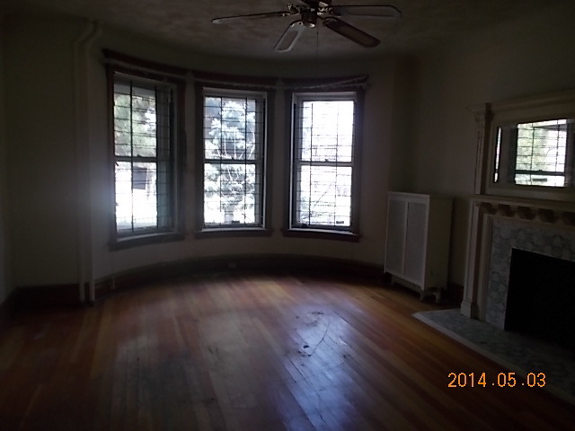363 E 70th St, Chicago, IL 60637 photo 3