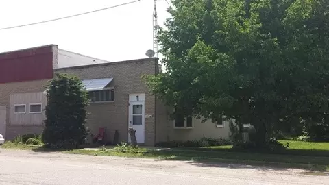 315 N Cedar St, Cedar Point, IL 61316 photo 2