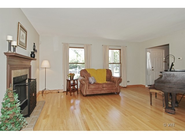 305 Bayberry Dr, Algonquin, IL 60102 photo 2