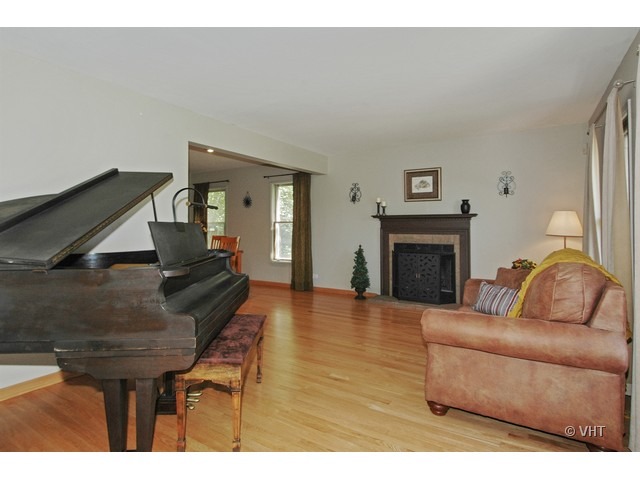 305 Bayberry Dr, Algonquin, IL 60102 photo 3