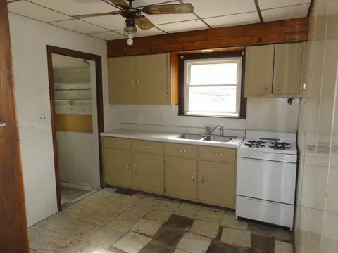 407 E North St, Lockport, IL 60441 photo 2