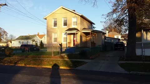 425 Beach St, Aurora, IL 60505 photo 2