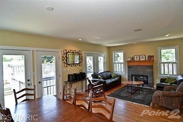 314 N Eagle St, New Buffalo, MI 49117 photo 2