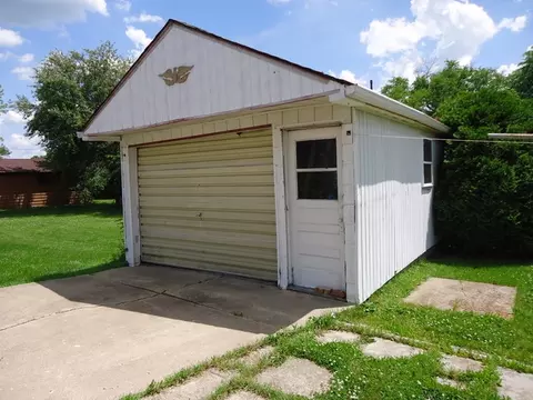 422 12th St, Peru, IL 61354 photo 3