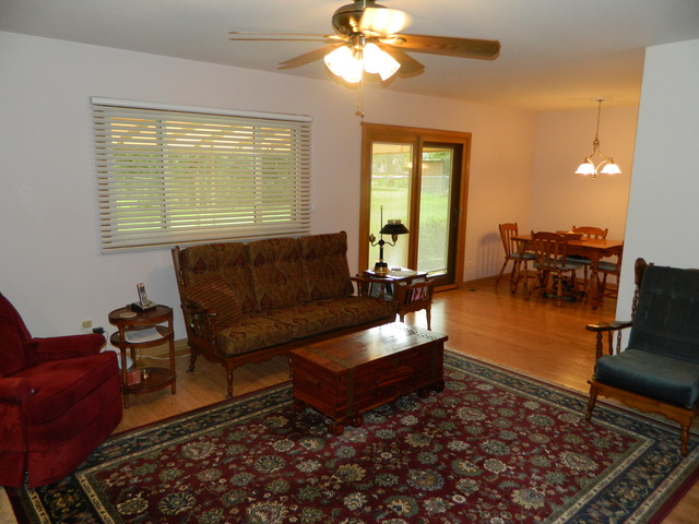 1945 Larchmont Rd, Hoffman Estates, IL 60169 photo 8