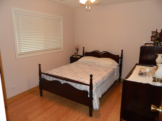 1945 Larchmont Rd, Hoffman Estates, IL 60169 photo 12