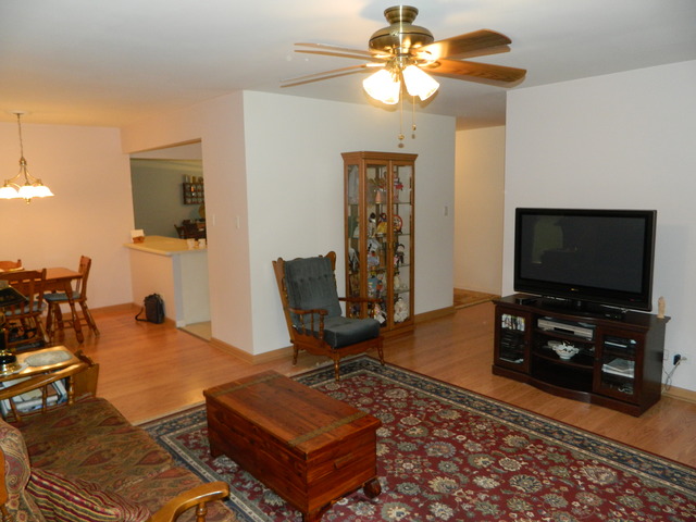 1945 Larchmont Rd, Hoffman Estates, IL 60169 photo 9