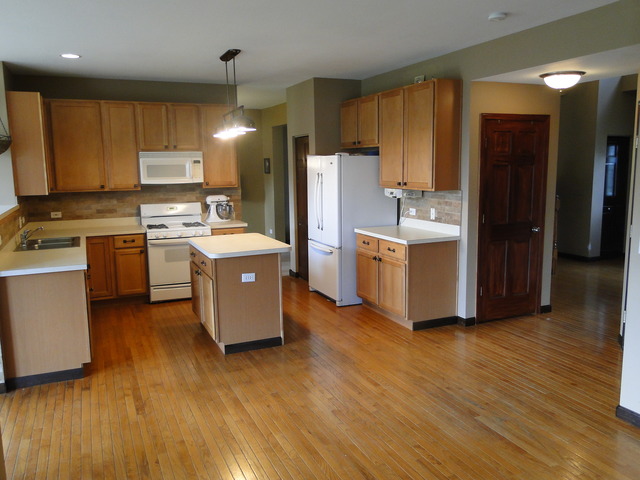2011 Stafford St, Plainfield, IL 60586 photo 3