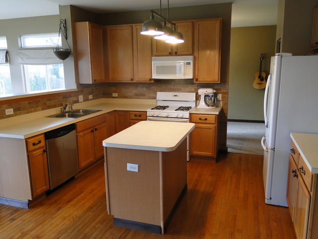 2011 Stafford St, Plainfield, IL 60586 photo 2