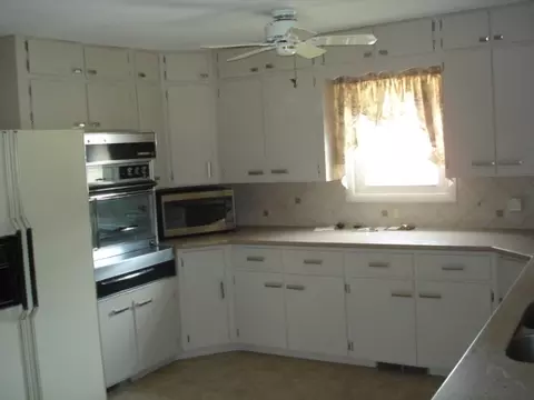 326 W 3rd St, Oglesby, IL 61348 photo 8