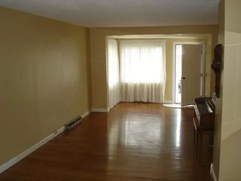 326 W 3rd St, Oglesby, IL 61348 photo 5