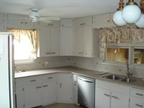 326 W 3rd St, Oglesby, IL 61348 photo 7