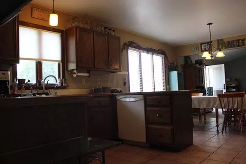 390 E Southmor Rd, Morris, IL 60450 photo 9