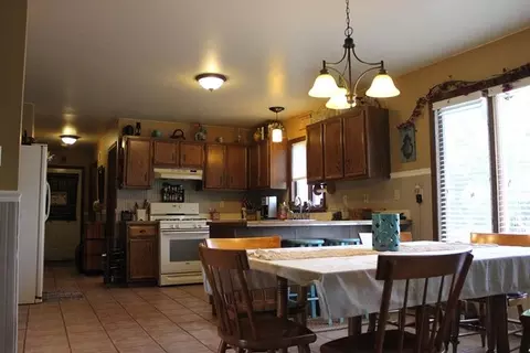 390 E Southmor Rd, Morris, IL 60450 photo 8