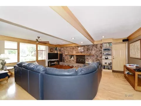 367 Birch Ct, Roselle, IL 60172 photo 7