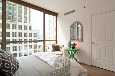 21 E Huron St #1103, Chicago, IL 60611 photo 28