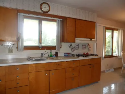 549 E 4th St, Lockport, IL 60441 photo 5