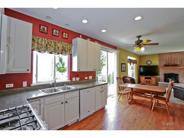 6008 Bluegrass Trl, Mchenry, IL 60050 photo 4