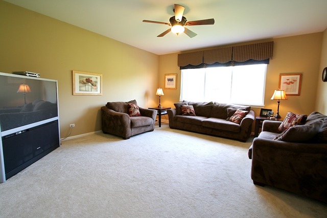 2100 Spring Creek Ln, Mchenry, IL 60050 photo 2