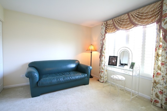 2100 Spring Creek Ln, Mchenry, IL 60050 photo 13