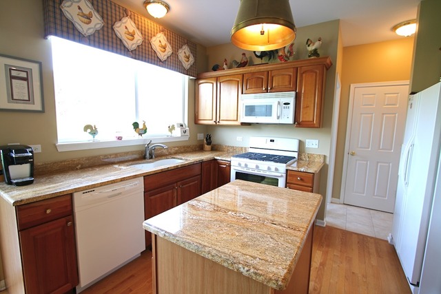 2100 Spring Creek Ln, Mchenry, IL 60050 photo 7