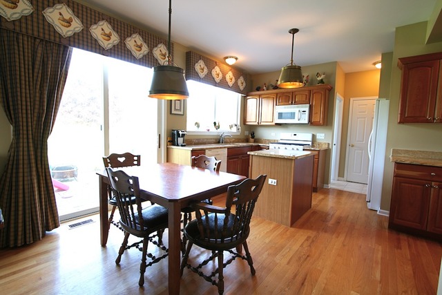 2100 Spring Creek Ln, Mchenry, IL 60050 photo 8