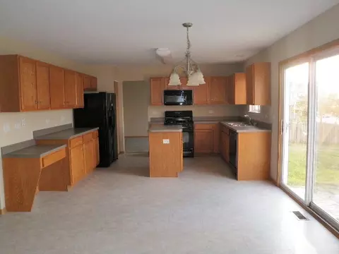 708 Brita Trl, Minooka, IL 60447 photo 2
