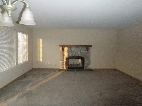 708 Brita Trl, Minooka, IL 60447 photo 4