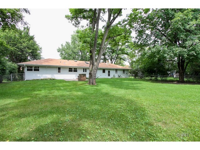 2439 E Ballard Rd, Des Plaines, IL 60016 photo 10