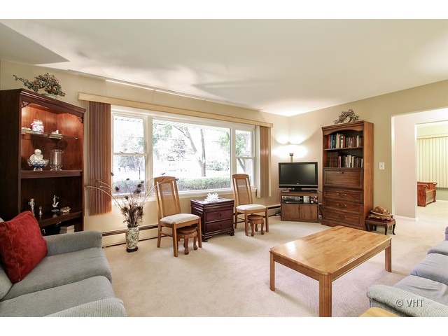 2439 E Ballard Rd, Des Plaines, IL 60016 photo 2