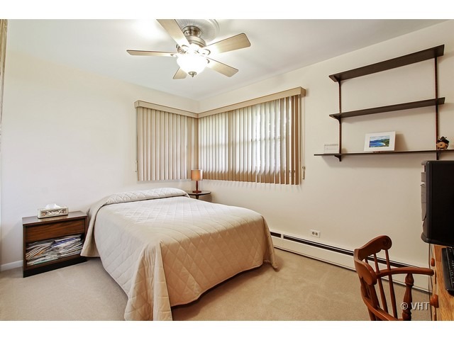 2439 E Ballard Rd, Des Plaines, IL 60016 photo 7