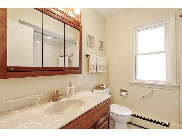 2439 E Ballard Rd, Des Plaines, IL 60016 photo 8