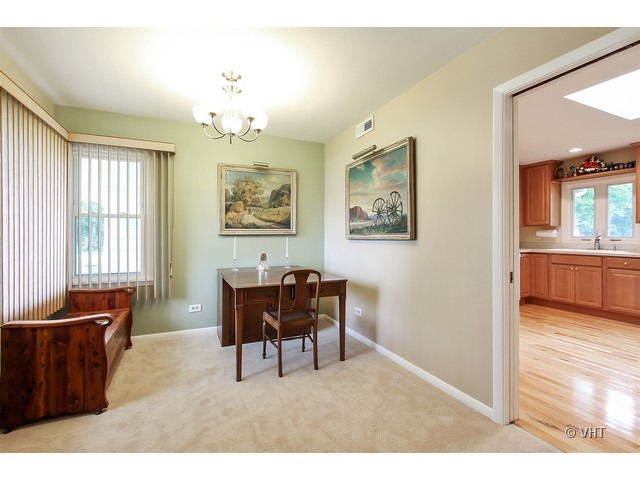 2439 E Ballard Rd, Des Plaines, IL 60016 photo 5
