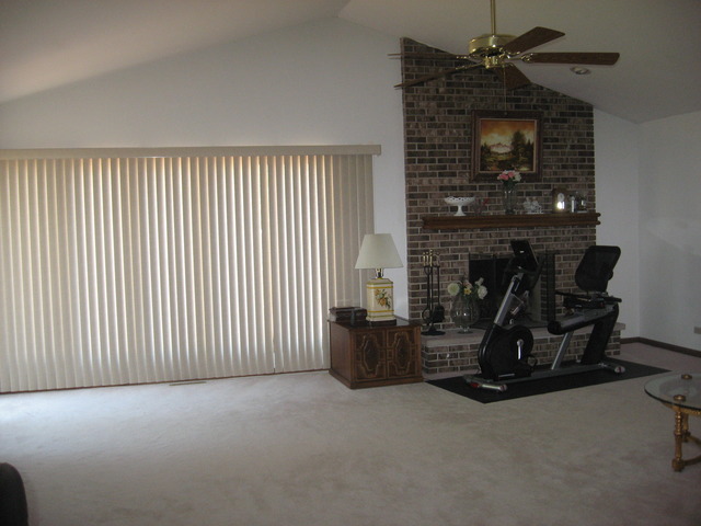 748 Kristy Ln, Wheeling, IL 60090 photo 2