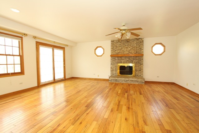 730 E Catalpa St, Addison, IL 60101 photo 9