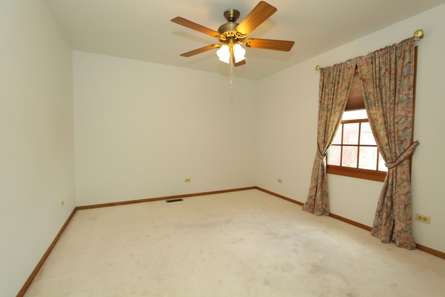 730 E Catalpa St, Addison, IL 60101 photo 17