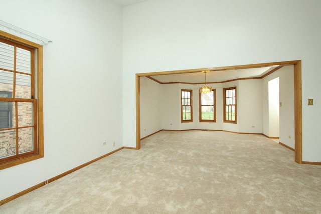730 E Catalpa St, Addison, IL 60101 photo 4
