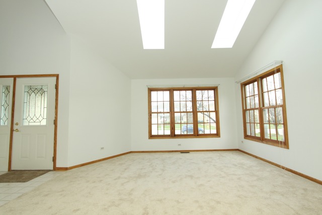 730 E Catalpa St, Addison, IL 60101 photo 3