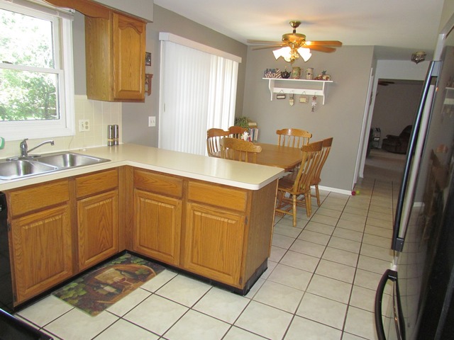 682 Stuart Dr, Carol Stream, IL 60188 photo 6