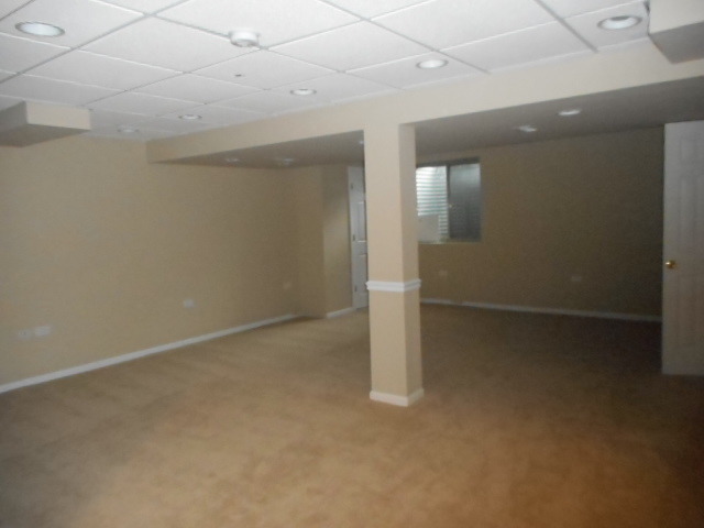 2135 Colchester Ave, Hoffman Estates, IL 60192 photo 13