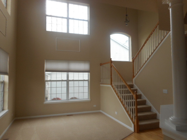 2135 Colchester Ave, Hoffman Estates, IL 60192 photo 2