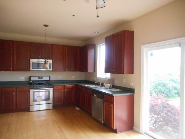 2135 Colchester Ave, Hoffman Estates, IL 60192 photo 11