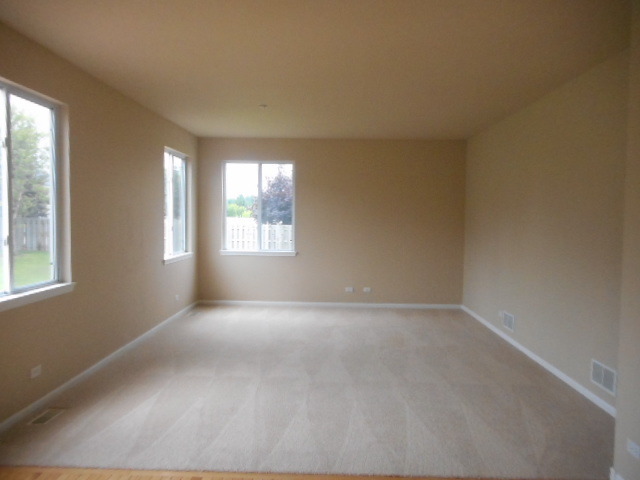 2135 Colchester Ave, Hoffman Estates, IL 60192 photo 8