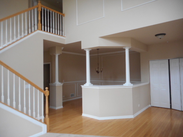 2135 Colchester Ave, Hoffman Estates, IL 60192 photo 4