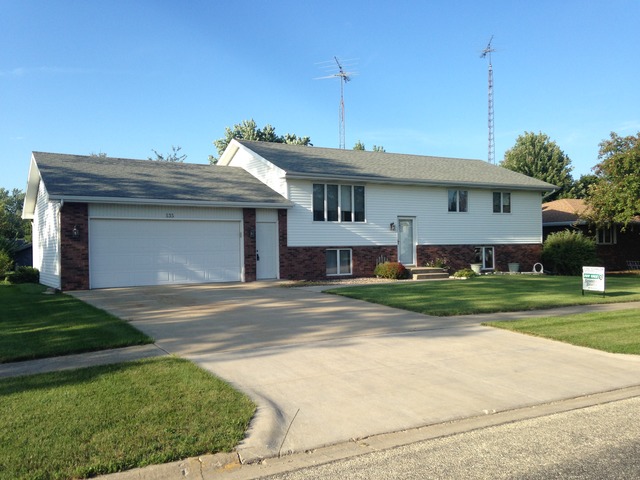 535 E 2nd St, Herscher, IL 60941 photo 1