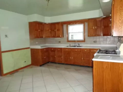 14532 Kilpatrick Ave, Midlothian, IL 60445 photo 3
