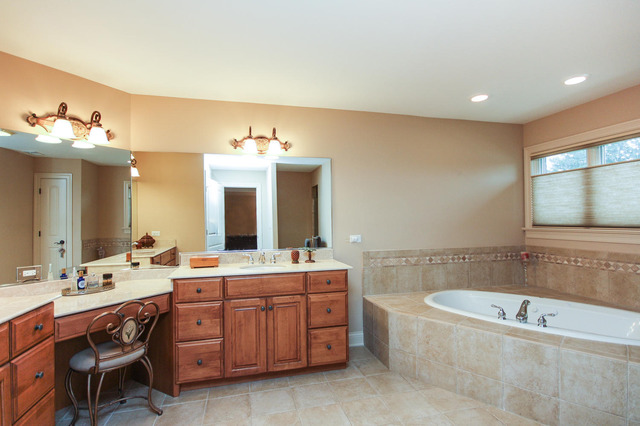 351 Forest Ave, Roselle, IL 60172 photo 10